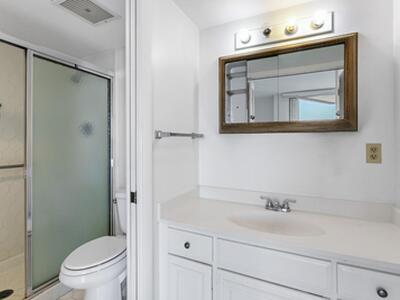 2425 Presidential Way, West Palm Beach, FL 33401