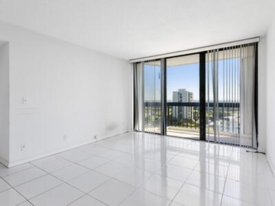 2425 Presidential Way, West Palm Beach, FL 33401