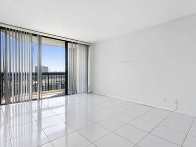 2425 Presidential Way, West Palm Beach, FL 33401