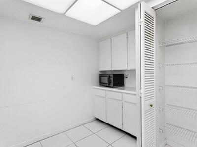 2425 Presidential Way, West Palm Beach, FL 33401