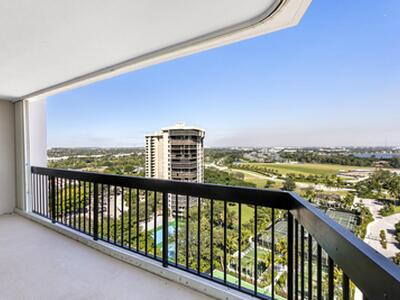 2425 Presidential Way, West Palm Beach, FL 33401