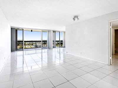 2425 Presidential Way, West Palm Beach, FL 33401