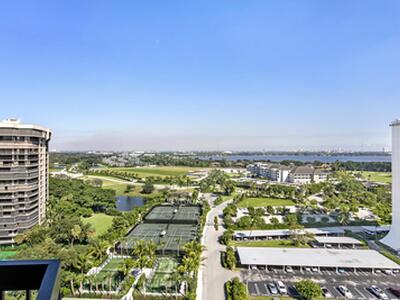 2425 Presidential Way, West Palm Beach, FL 33401