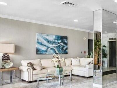 2425 Presidential Way, West Palm Beach, FL 33401