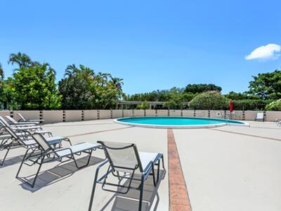 2425 Presidential Way, West Palm Beach, FL 33401