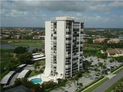 2425 Presidential Way, West Palm Beach, FL 33401