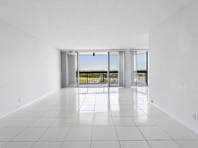 2425 Presidential Way, West Palm Beach, FL 33401