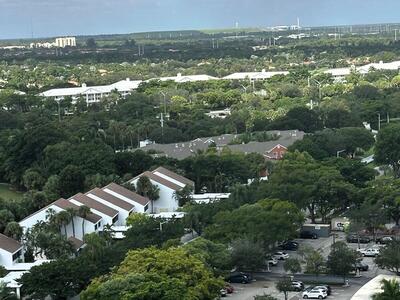 2425 Presidential Way, West Palm Beach, FL 33401