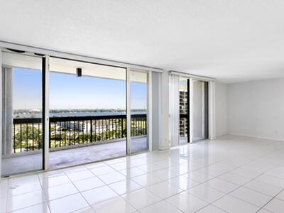 2425 Presidential Way, West Palm Beach, FL 33401