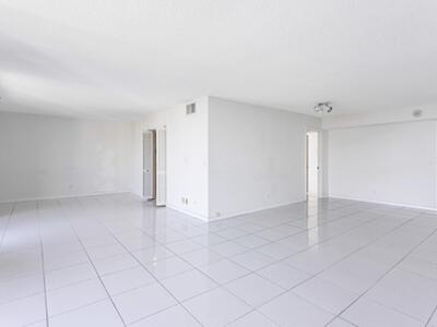 2425 Presidential Way, West Palm Beach, FL 33401