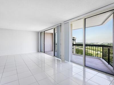 2425 Presidential Way, West Palm Beach, FL 33401