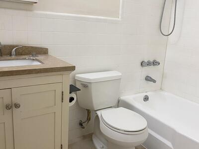 590 NE Wavecrest Way, Boca Raton, FL 33432