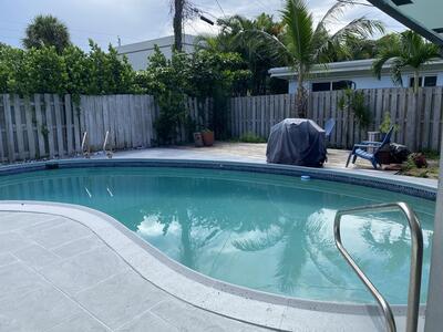 590 NE Wavecrest Way, Boca Raton, FL 33432