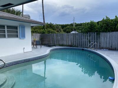 590 NE Wavecrest Way, Boca Raton, FL 33432