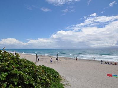 590 NE Wavecrest Way, Boca Raton, FL 33432