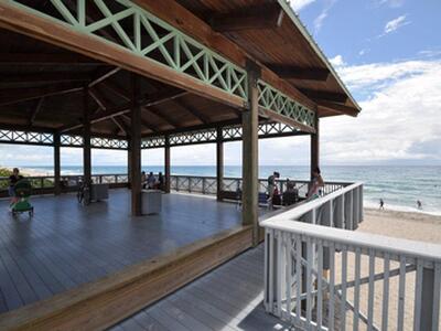 590 NE Wavecrest Way, Boca Raton, FL 33432