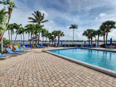 107 Half Moon Circle, Hypoluxo, FL 33462