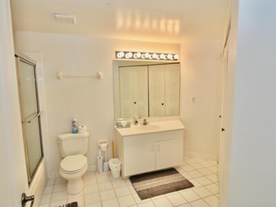 200 Uno Lago Drive, Juno Beach, FL 33408