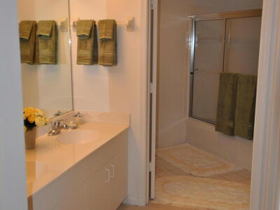 200 Uno Lago Drive, Juno Beach, FL 33408