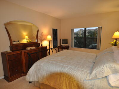 200 Uno Lago Drive, Juno Beach, FL 33408