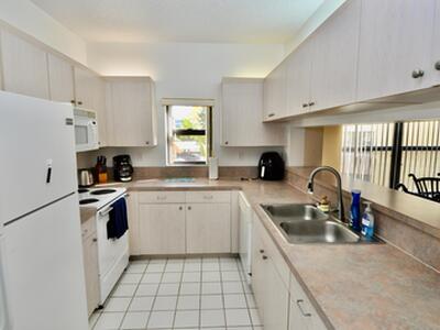 200 Uno Lago Drive, Juno Beach, FL 33408