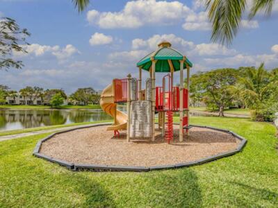 5052 Palmbrooke Circle, West Palm Beach, FL 33417