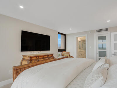 5380 N Ocean Drive, Singer Island, FL 33404