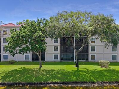 6241 Pointe Regal Circle, Delray Beach, FL 33484