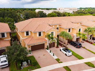 10384 Wellington Parc Drive, Wellington, FL 33449