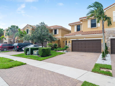 10384 Wellington Parc Drive, Wellington, FL 33449