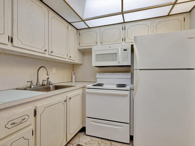 158 Norwich G, West Palm Beach, FL 33417