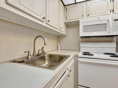 158 Norwich G, West Palm Beach, FL 33417