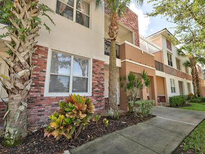 10560 SW Stephanie Way, Port Saint Lucie, FL 34987