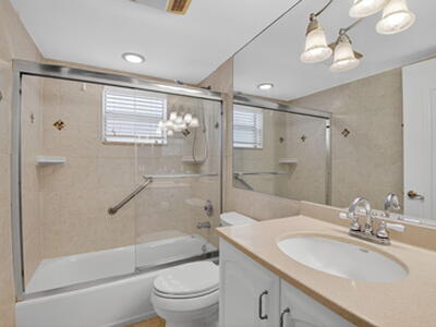 447 Flanders J, Delray Beach, FL 33484