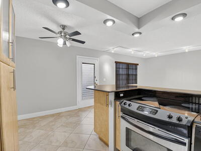 447 Flanders J, Delray Beach, FL 33484