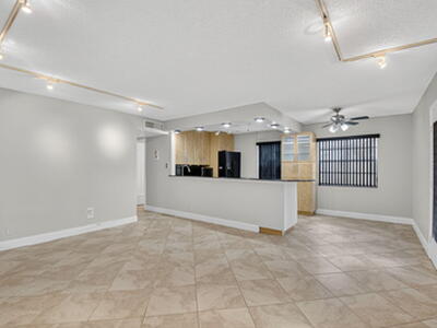 447 Flanders J, Delray Beach, FL 33484