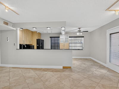 447 Flanders J, Delray Beach, FL 33484