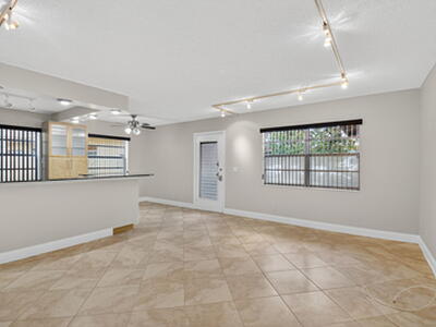 447 Flanders J, Delray Beach, FL 33484