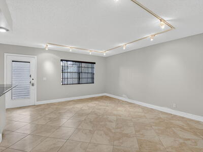 447 Flanders J, Delray Beach, FL 33484