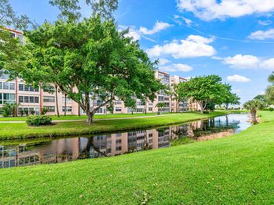 14475 N Strathmore Lane, Delray Beach, FL 33446