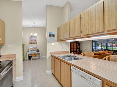 15 Farnworth Drive, Boynton Beach, FL 33426