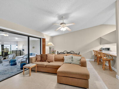 15 Farnworth Drive, Boynton Beach, FL 33426