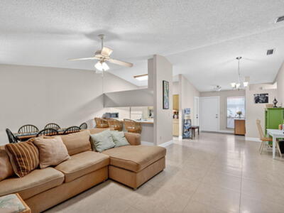 15 Farnworth Drive, Boynton Beach, FL 33426