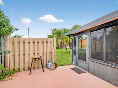 15 Farnworth Drive, Boynton Beach, FL 33426