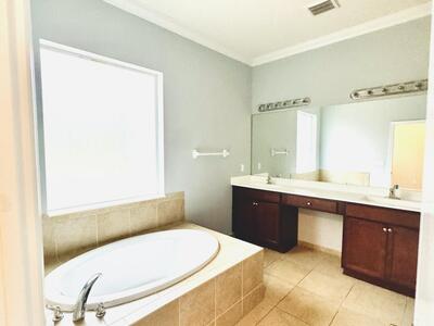 1807 Berkshire Circle SW, Vero Beach, FL 32968