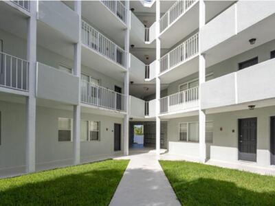 537 S Sequoia Drive, West Palm Beach, FL 33409