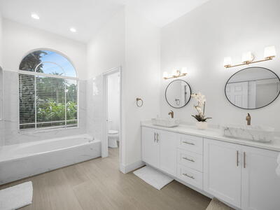 9070 Cypress Hollow Drive, Palm Beach Gardens, FL 33418