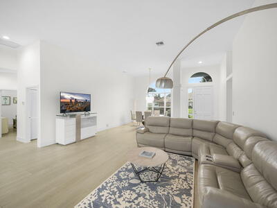 9070 Cypress Hollow Drive, Palm Beach Gardens, FL 33418