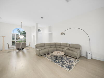 9070 Cypress Hollow Drive, Palm Beach Gardens, FL 33418