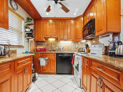 52 Saxony B, Delray Beach, FL 33446